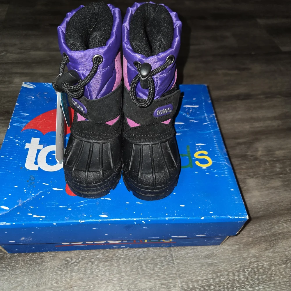 TOTES toddler girls size 5 PURPLE/magenta WINTER SNOW BOOTS black bottoms‎ New